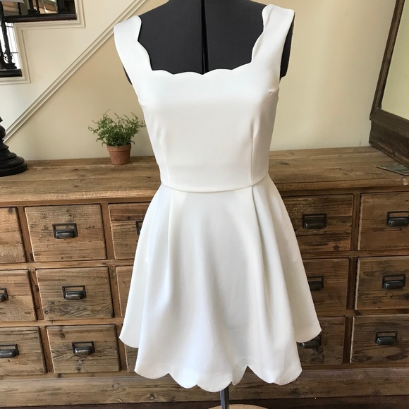 Banjul Dresses & Skirts - BANJUL Scalloped Creamy White Dress Sz M